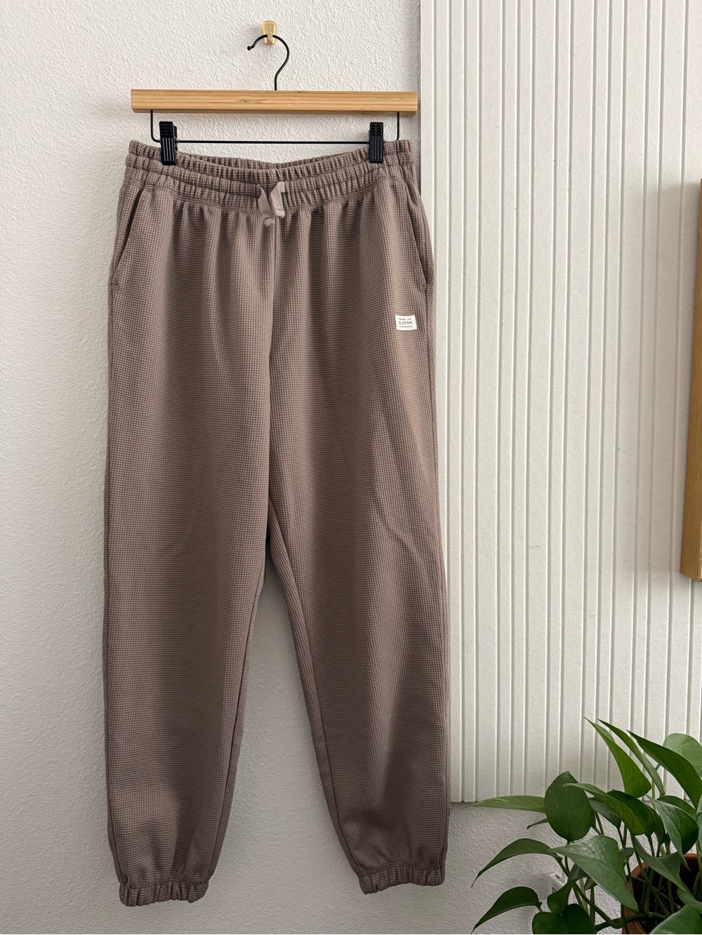 Peloton Waffle Knit Warm Gray Taupe Sweats Joggers Drawstring Pockets